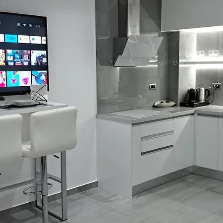 Km Luxury Downtown Apartment *