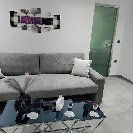 Km Luxury Downtown Apartment *